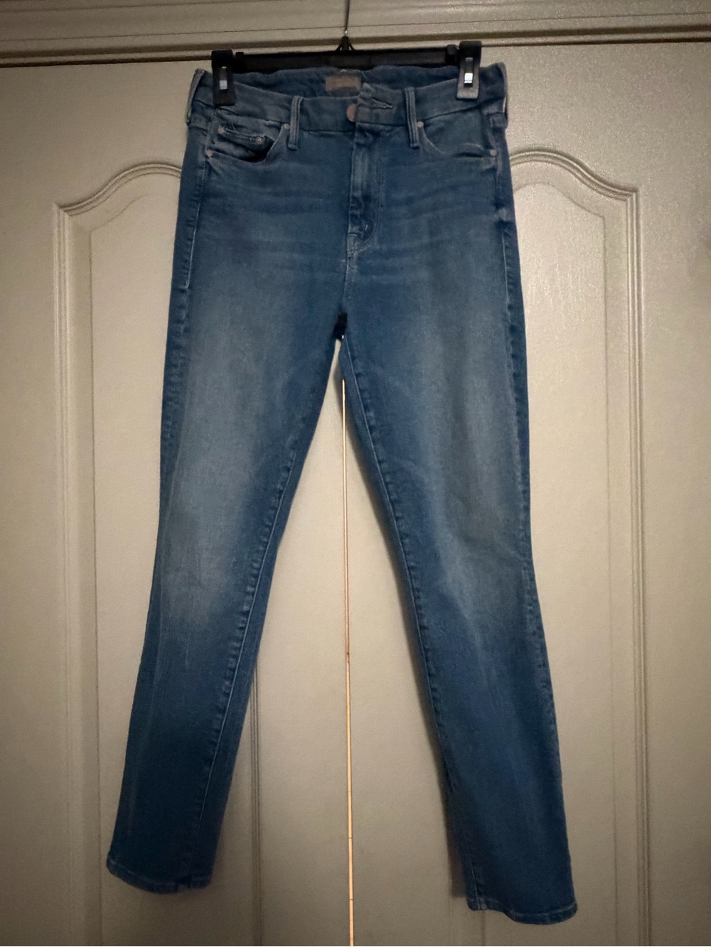 MOTHER Skinny Jeans in Mid Blue Wash